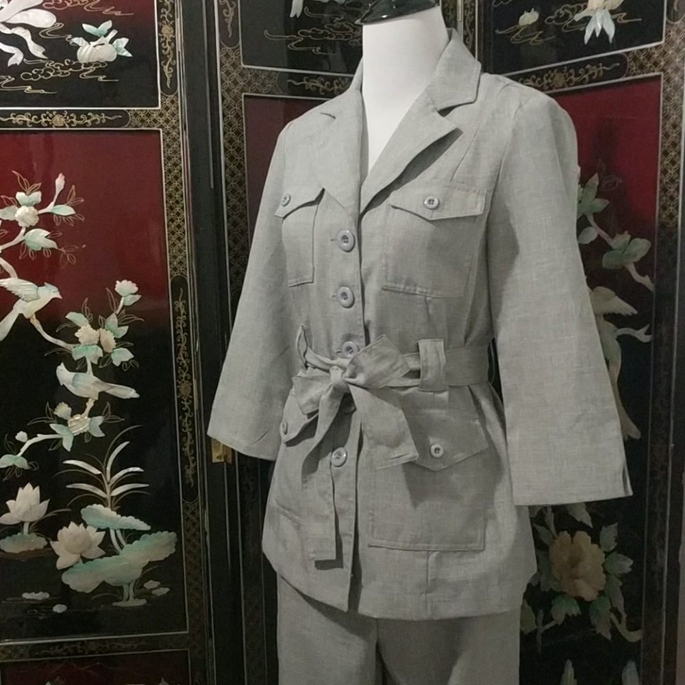 T. Milano 2-piece gray pants suit women's 8